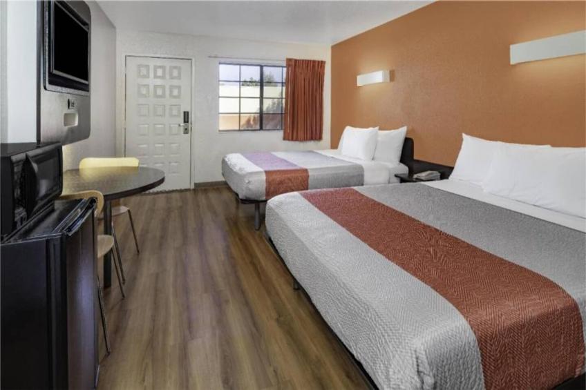 2 Full Beds  ADA/RI Shower/Mini Fridge - foto 23