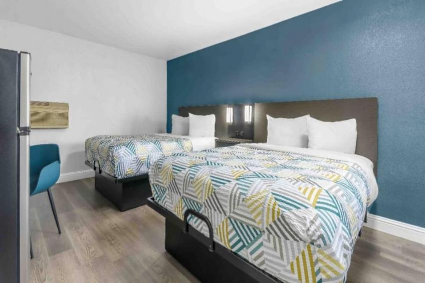 2 Queen Beds  Non-Smoking Micfridge - foto 9