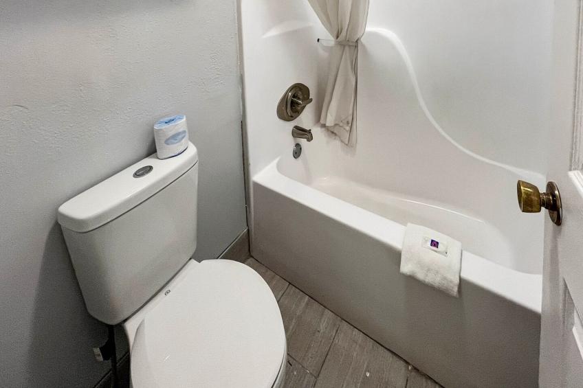 2 Queen Beds | Non-Smoking, Micfridge - foto 17
