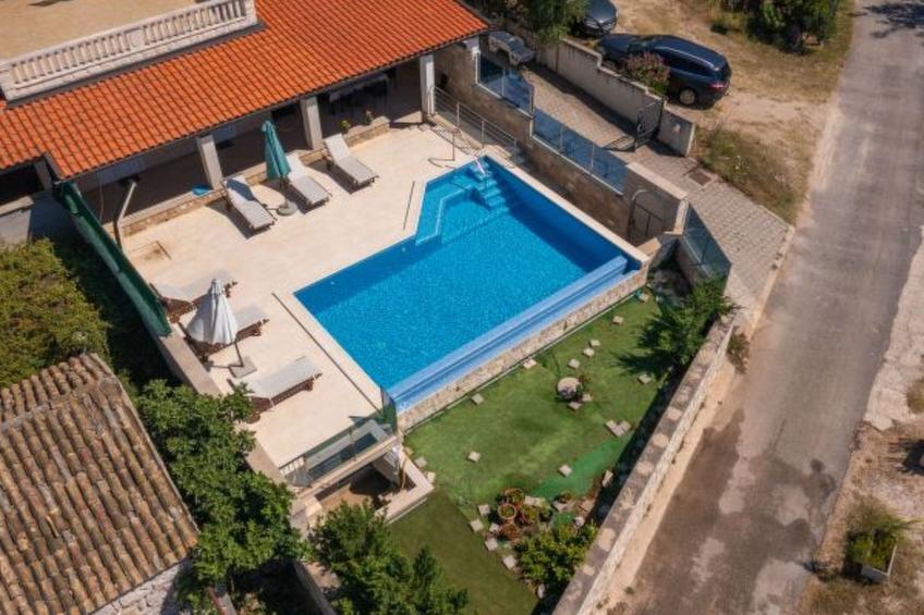 Beachfront Apartment house Hon with pool - foto 39