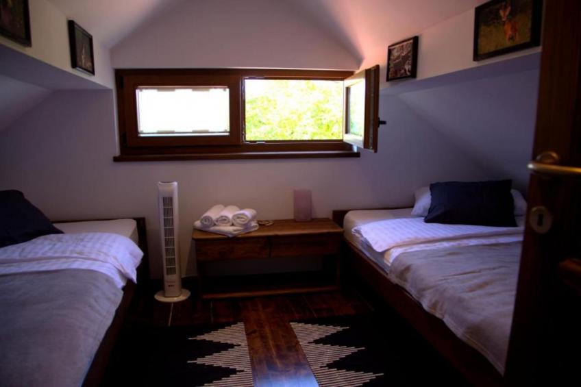 Brezova Poljana Lodge with Sauna and Hot-Tub - Five Bedroom Holiday Home - foto 10