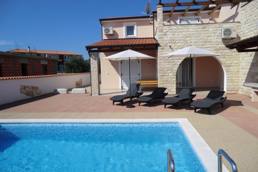 mit Pool, Terrasse und Parkplatz - foto 21