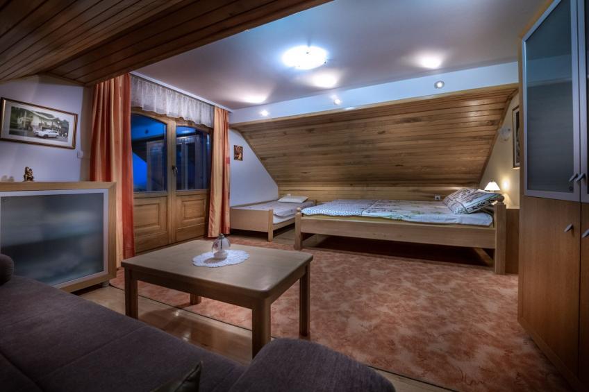 Vivid Hillside Country House with Hot-Tub and Sauna - Two Bedroom Country House - foto 17