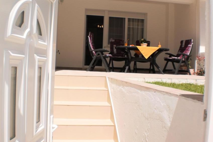 Moderne Ferienwohnung in Omiš mit Terrasse und Garten - foto 4