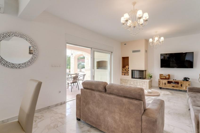 Haus in Pinezići mit privatem Pool - foto 20