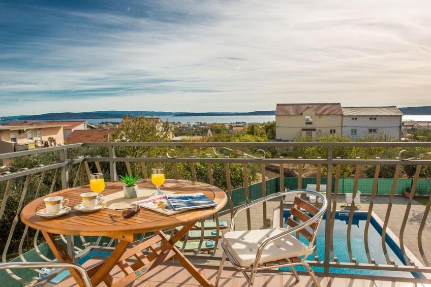 Spacious Holiday Home with Pool and Hot Tub in Kastel Stari - Four Bedroom Holiday Home with Pool - foto 25