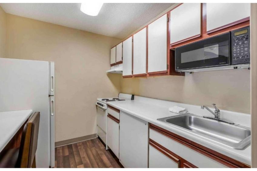 1 Queen Bed | Non-Smoking, Kitchen, Sofa-Bed - foto 4