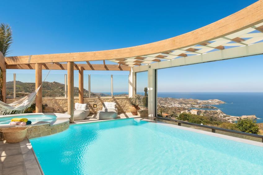 Luxuriöses Anwesen mit Meerblick und beheiztem Infinity-Pool