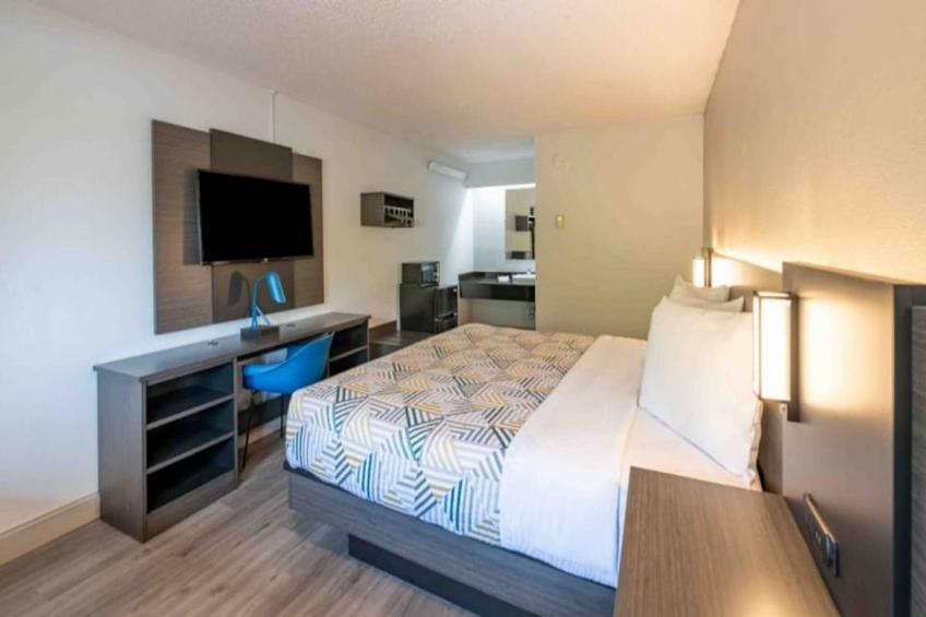 1 King Bed  Mobility Accessible Tub Nsmk - foto 6