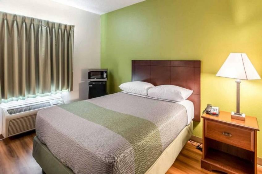 1 King Bed  Non-Smoking Micfridge - foto 8