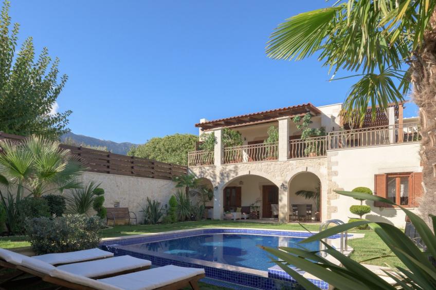 Nicole Villa - "Kostenloser" beheizter Pool, Village Escape