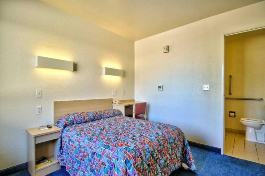 1 QUEEN BED  MOBILITY ACCESSIBLE TUB NSMK - foto 4
