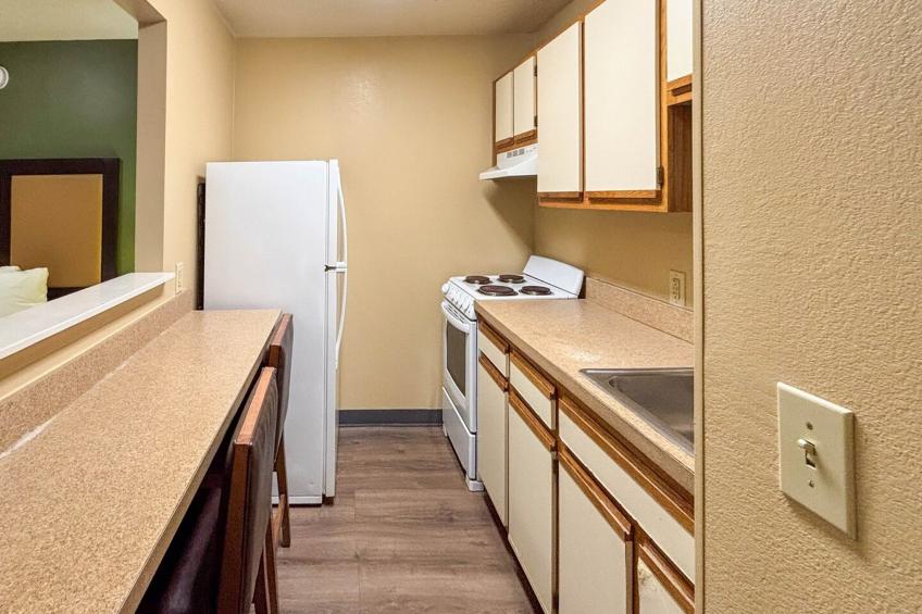 1 Queen Bed | Non-Smoking, Micfridge, Sofa-Bed - foto 16