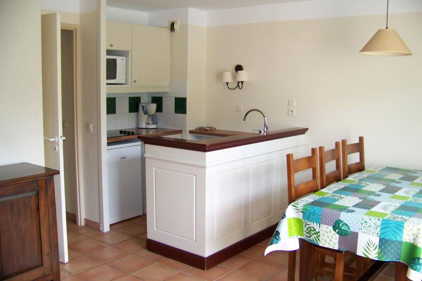 Schönes Appartment in ruhiger Lage in einer baumbestandenen Residenz mit beheiz - foto 7