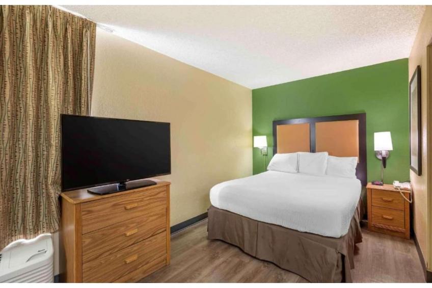 1 King Bed | Hearing Accessible, Kitchen - foto 26