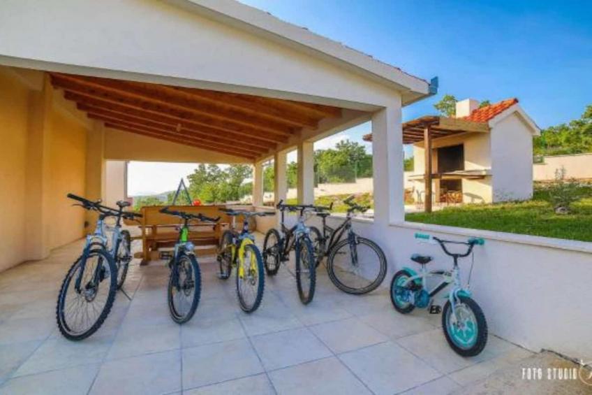 Peaceful Escape with Mountain Views, Heated Pool and Modern Amenities in Radošić - Four Bedroom Villa - foto 21