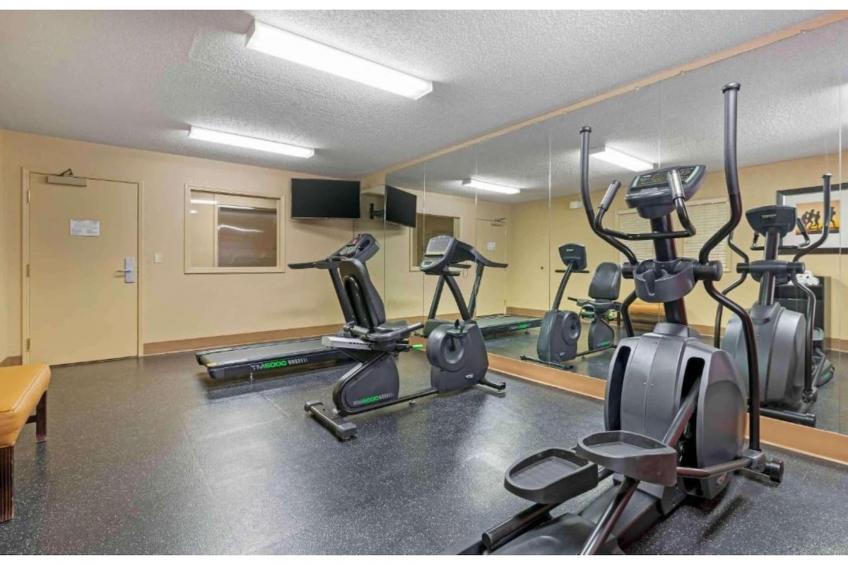 1 King Bed | Non-Smoking, Kitchen, Shower - foto 48