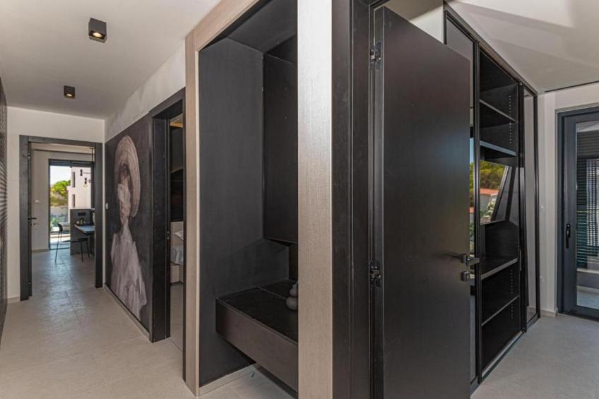 Luxury Contemporary Villa in Vodice with Pool, Sauna and Hot Tub - Four Bedroom Villa with pool - foto 43