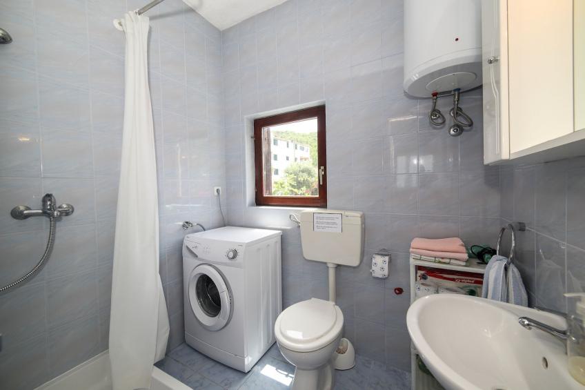 Cozy Beachfront Holiday Home Slatine - Five Bedroom Holiday Home with Terrace and Sea View - foto 12