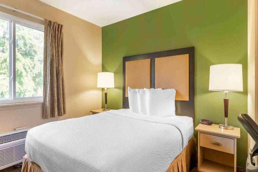 1 Queen Bed | Non-Smoking, Kitchen - foto 20