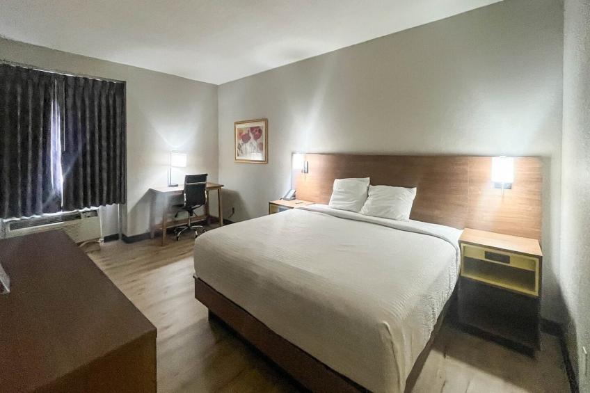 1 King Bed | Non-Smoking, Micfridge - foto 5