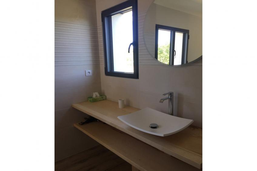 Belle maison avec piscine à débordement chauffée - foto 27