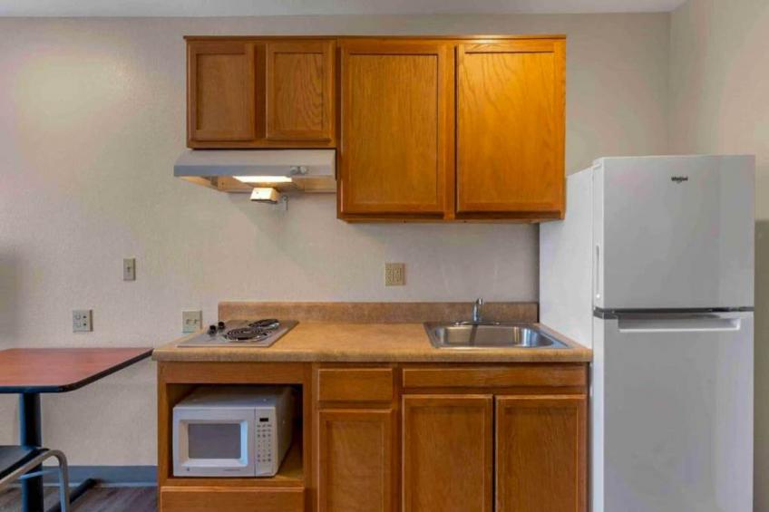 1 Full Bed | Smoking, Kitchen - foto 8