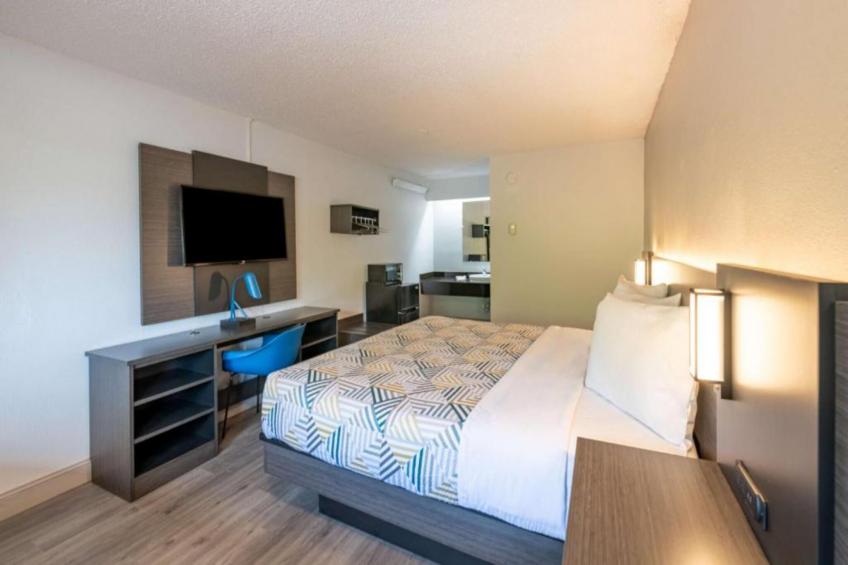 1 King Bed  Non-Smoking - foto 25