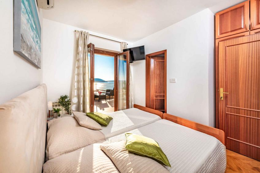 Holiday home with air conditioning, pool and sea view in Orašac - BF-NJH63 - foto 43