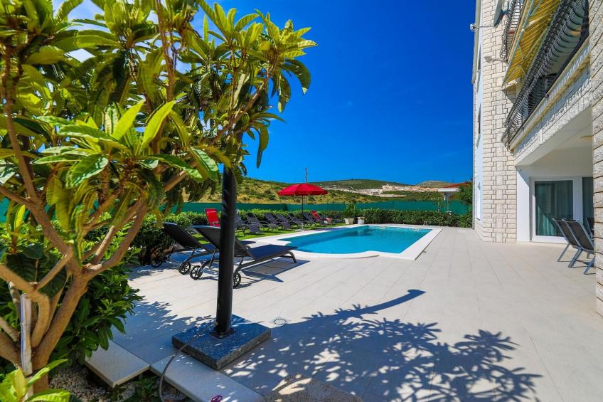 Scenic Elegant Trogir Villa with Pool - Five Bedroom Villa - foto 53