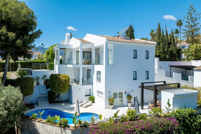 Elegant Villa with sea Views & Pool Marbella