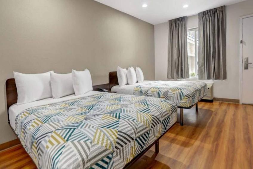 2 Queen Beds  Non-Smoking Micfridge - foto 13