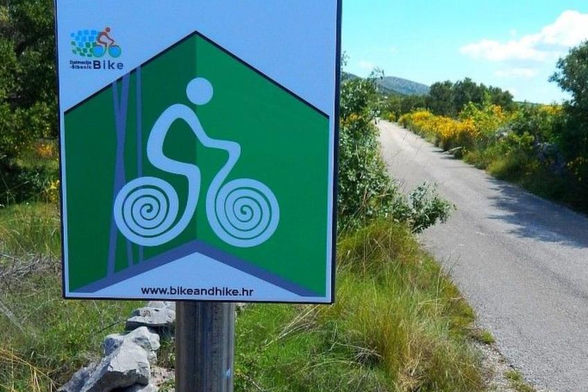 Großes, strandnahes Ferienhaus in Podglavica - foto 7