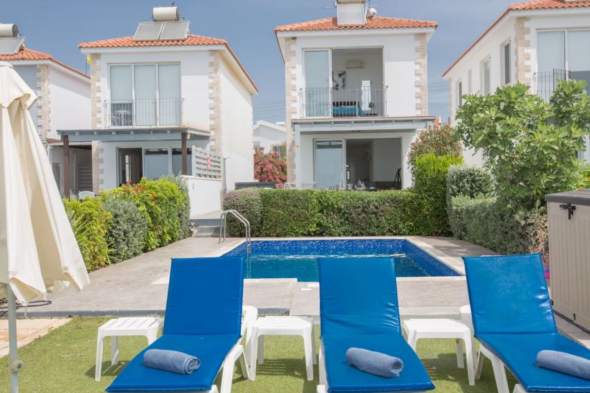 Moderne, geräumige Villa am Strand mit Pool - foto 5