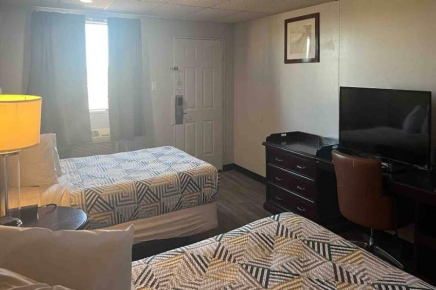 2 Queen Beds  Mobil Access RI Shr Nsmk Ktchn - foto 4