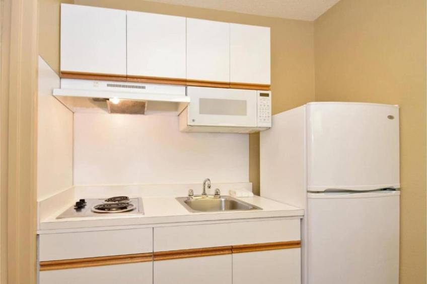 2 Queen Beds  Non-Smoking Kitchen - foto 27