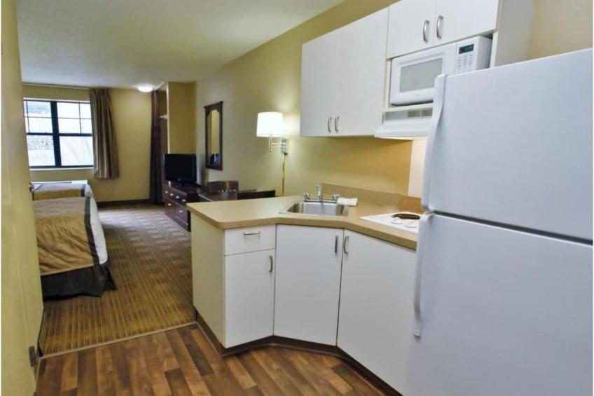 1 Queen Bed | Non-Smoking, Kitchen - foto 8