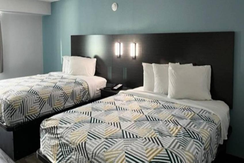 2 Queen Beds  Suite Non-Smoking Micfridge - foto 3