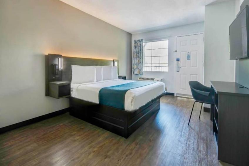 1 King Bed  Non-Smoking - foto 14