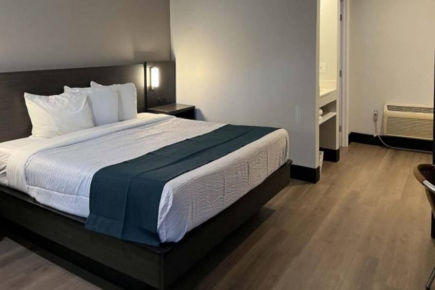 Motel 6 Williams, AZ – Downtown – Grand Canyon_1 King Bed | Non-Smoking, Micfridge_US_FGS010 - foto 5