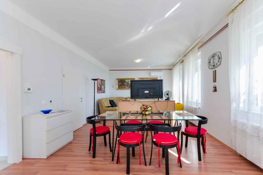 Holiday apartment with balcony and air conditioning - BF-R7WH8 - foto 11