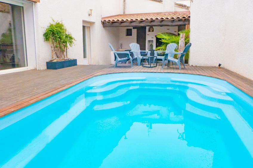 Schönes Haus in einem gemütlichen Dorf, durch das der Kanal verläuft - foto 26