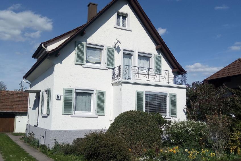 in ruhiger Lage mit großem Garten