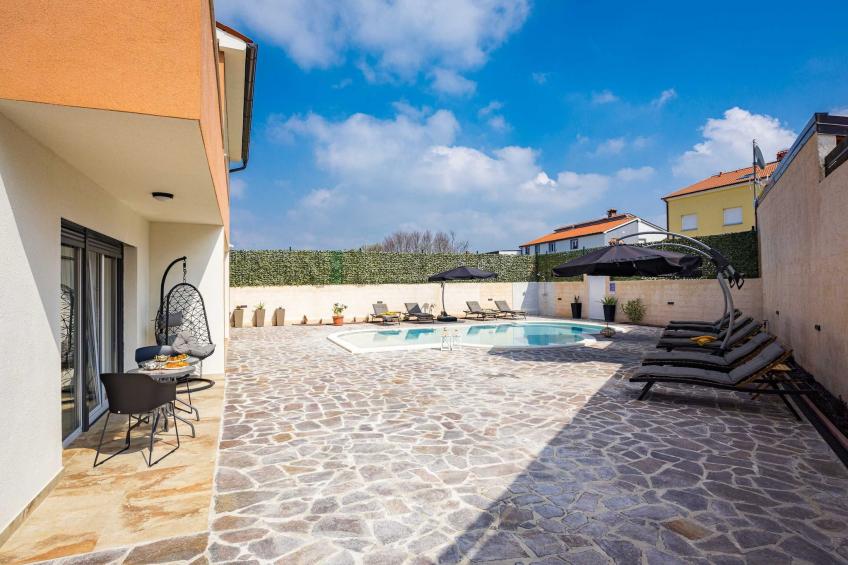 Villa Nur Amela with Pool, Jacuzzi, Darts - foto 44