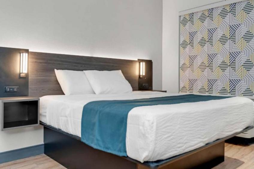 1 King Bed  Non-Smoking Micfridge - foto 13
