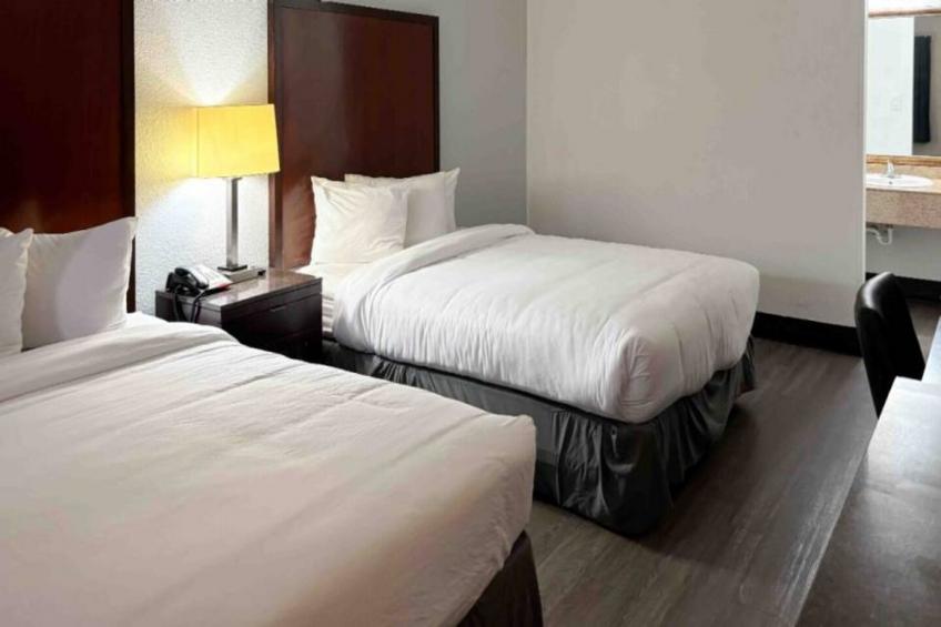 2 Queen Beds  Non-Smoking Micfridge - foto 3