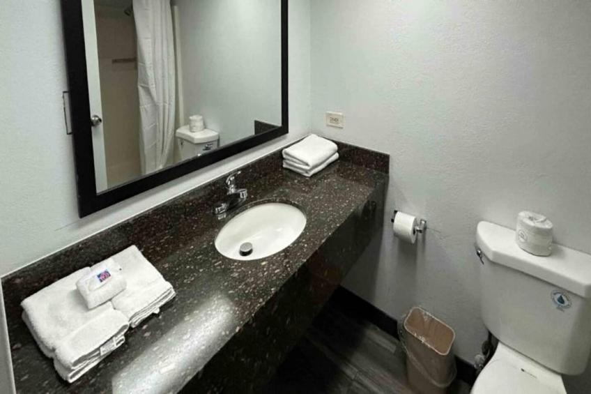 2 Queen Beds  Non-Smoking Kitchen - foto 4