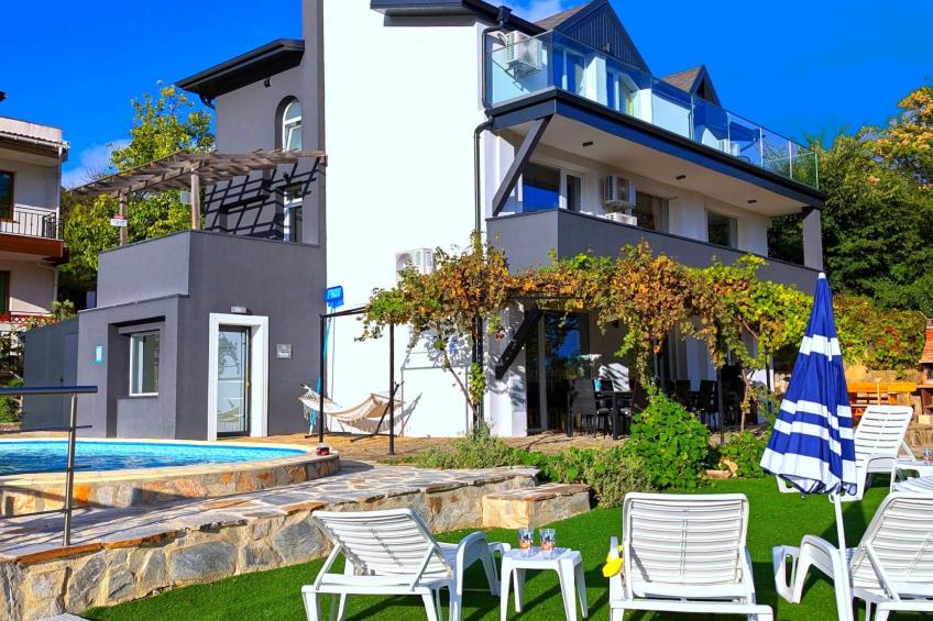 Familienvilla "Dionysus" mit Pool und Meerblick