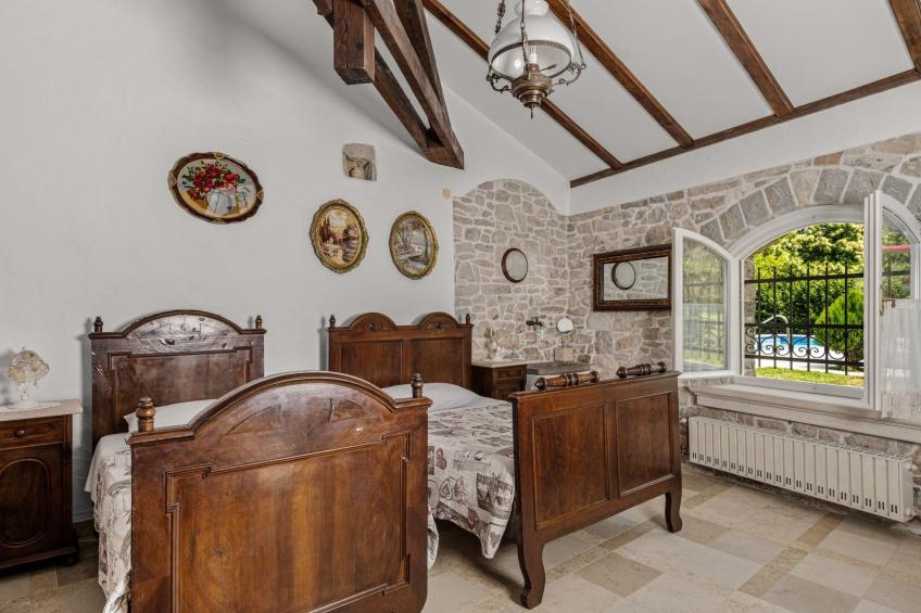 Gemütliches Ferienhaus in Ružići mit Offenem Kamin - foto 17