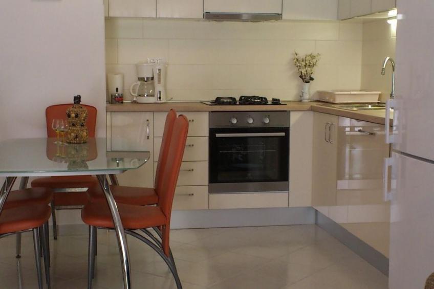 Moderne Ferienwohnung in Omiš mit Terrasse und Garten - foto 14